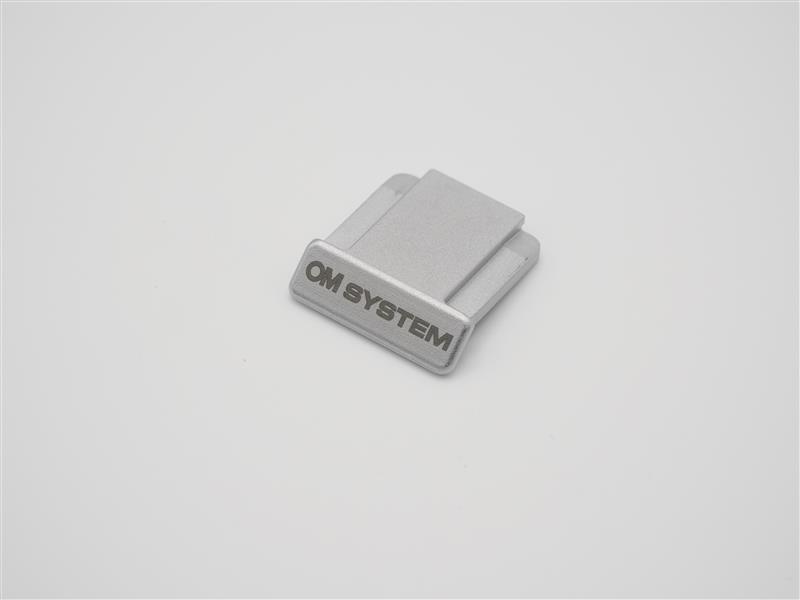 OM SYSTEM ホットシューカバー　前面ロゴタイプ（UN社製）　シルバー
